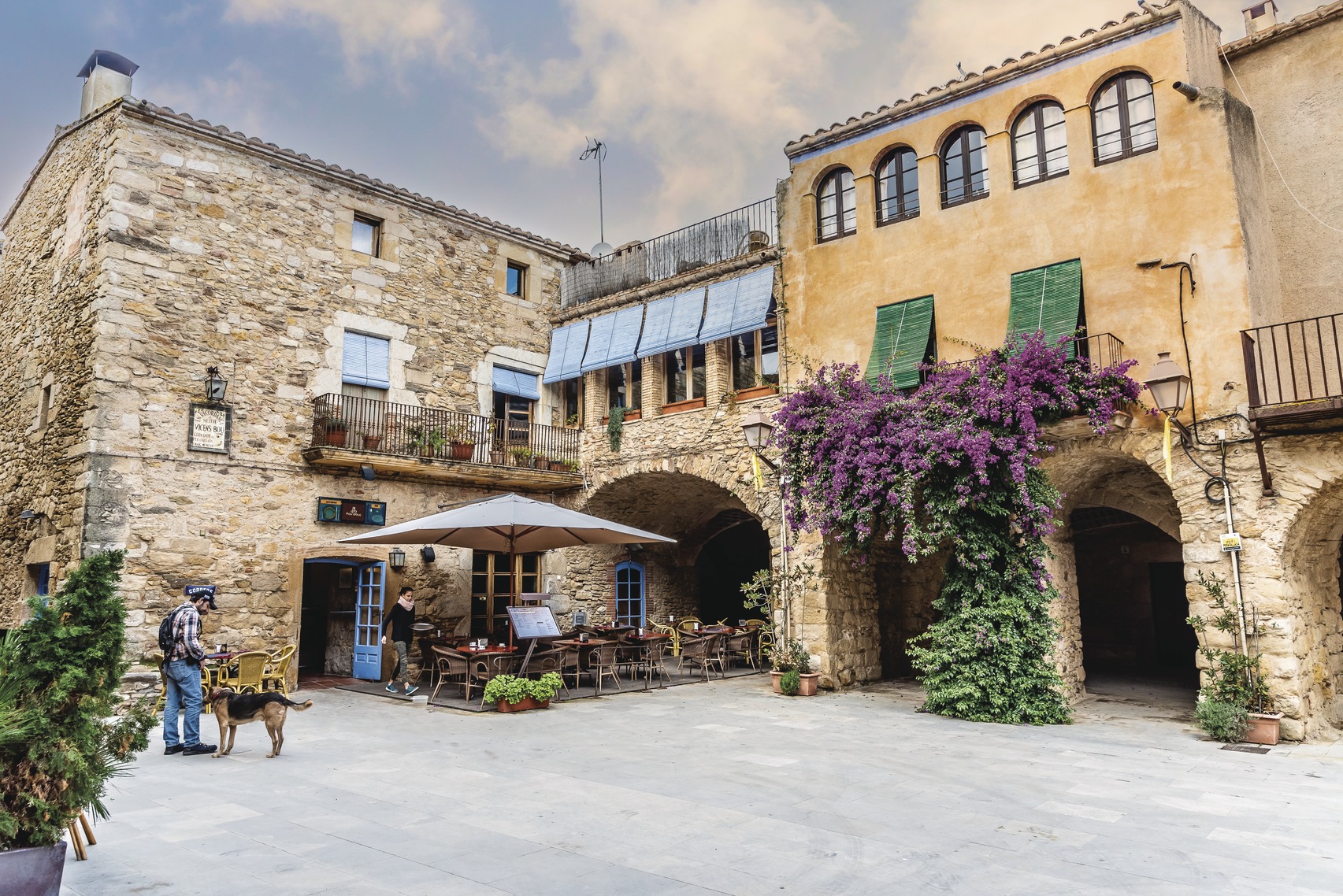 https://www.visitperatallada.cat/img/image/fotos/placadelesvoltes1.jpg
